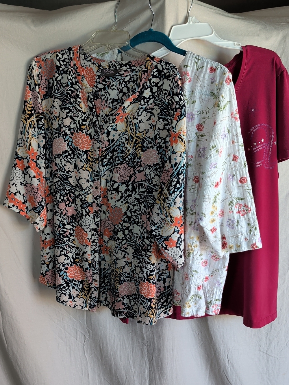 Bundle Of 3 Tops Floral Women’s Black and Coral, White Jersey And Maroon Knit